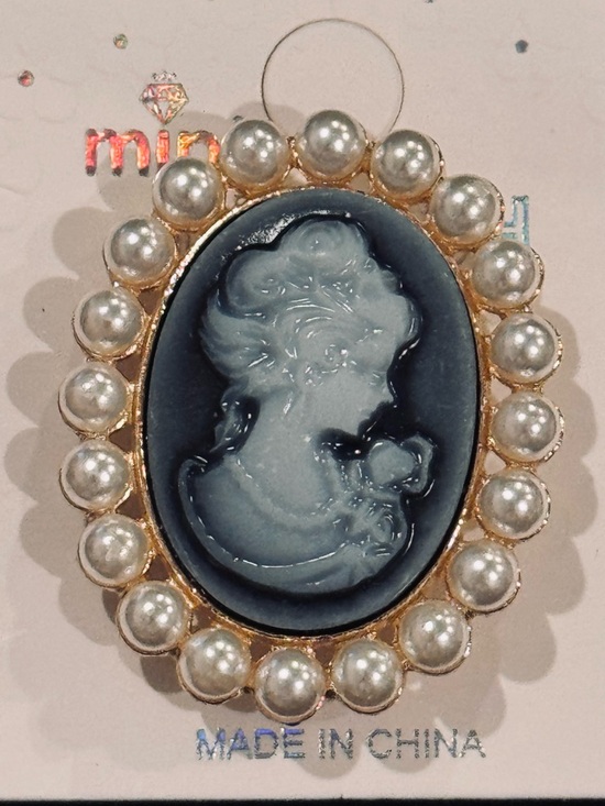 Source Unknown Jewelry - Vintage-Style Victorian Blue Cameo Brooch - Pearl NWT